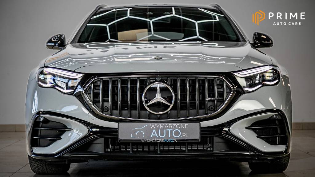 elastomer na masce samochodu