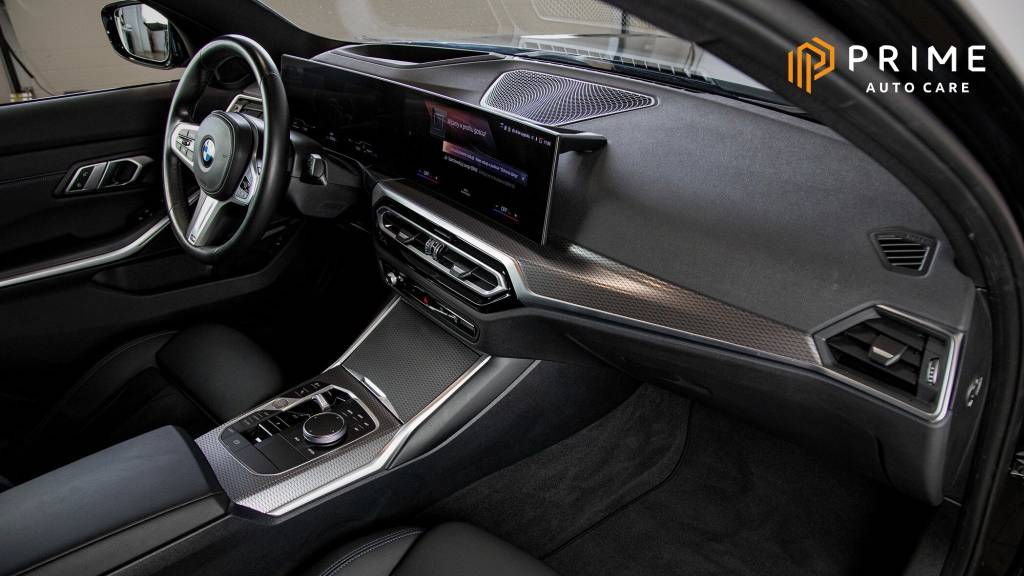 auto detailing kokpitu samochodu